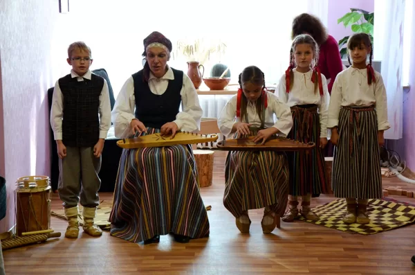 Iestudējums "Kas radījis pasauli?" (2015)